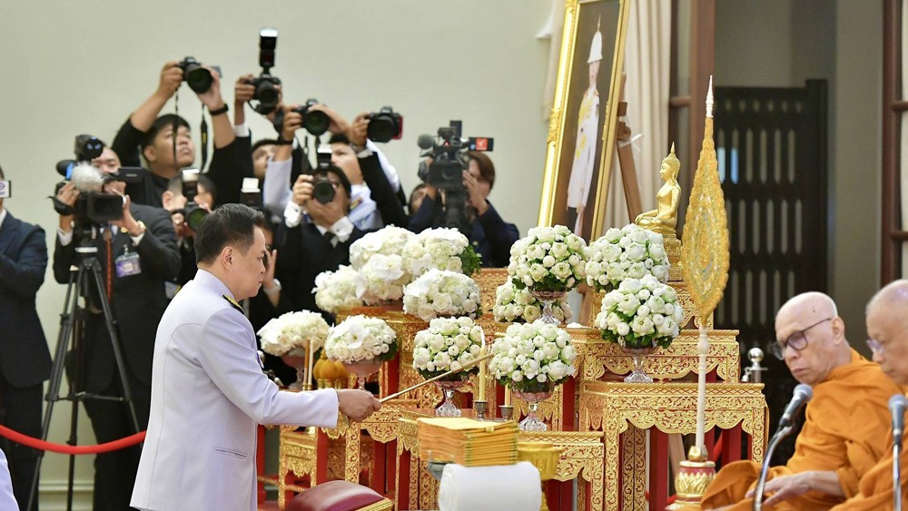 นายกฯและภริยา เป็นประธานพิธีบำเพ็ญกุศลสตมวาร เพื่ออุทิศถวายเป็นพระกุศลแด่สมเด็จพระเจ้าลูกเธอ เจ้าฟ้าพัชรกิติยาภา นเรนทิราเทพยวดี กรมหลวงราชสาริณีสิริพัชร มหาวัชรราชธิดา ณ ทำเนียบรัฐบาล